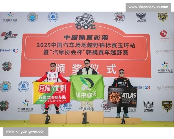 摔跤秀比赛盛况空前 热血激情燃烧全场 选手争锋巅峰对决尽显风采